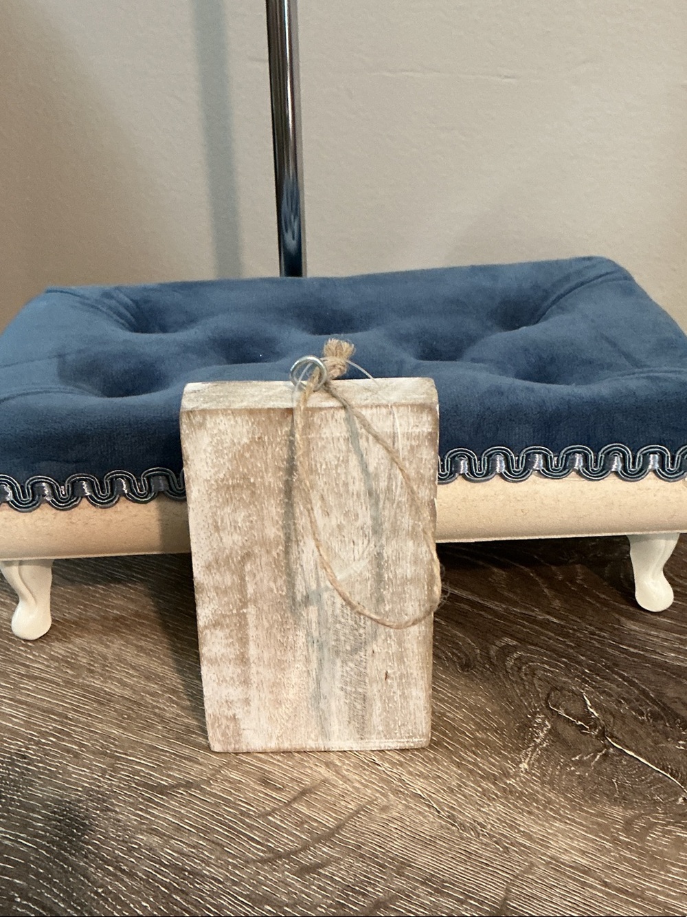 Rustic Whitewashed Wooden Cross Hanging Décor Ornament Hanger Shelf Sitter - Picture 3 of 3
